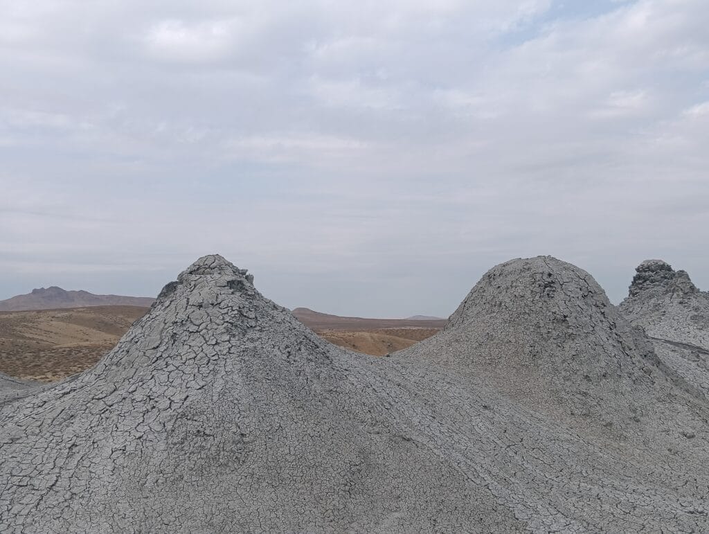 Vulcani di fango attivi nella zona di Gobustan in Azerbaijan durante viaggio organizzato con Explora nel Mondo Tour Operator.