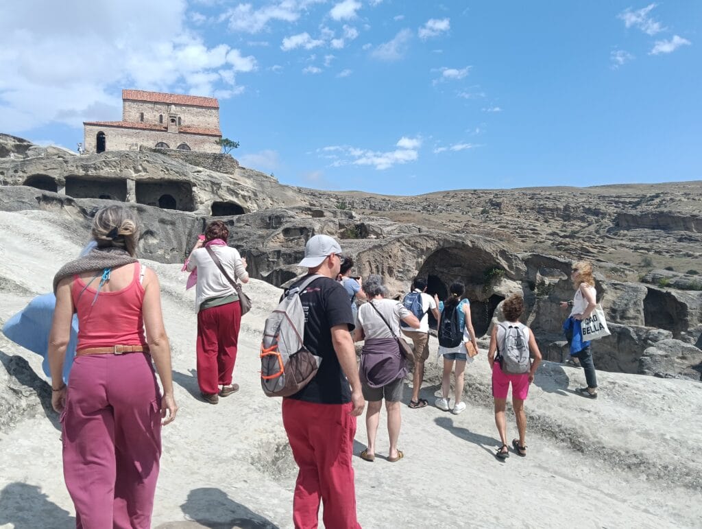 Veduta di Uplistsikhe, antica città rupestre in Georgia, tappa del viaggio organizzato con Explora nel Mondo Tour Operator.
