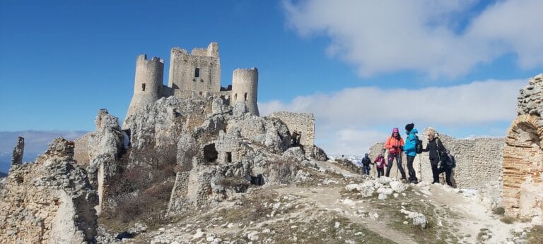 exploranelmondo-viaggiodigruppoabruzzo-viaggiotrekking-trekkingabruzzo-roccacalascio