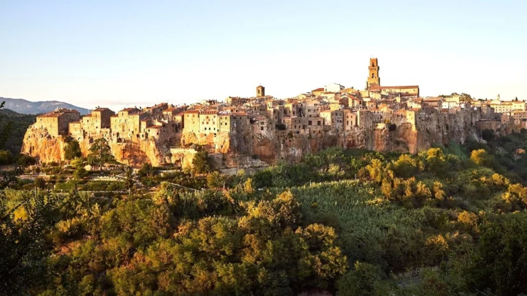 Pitigliano, borgo di tufo nella Maremma Etrusca