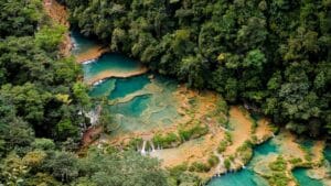 Semuc Champey in Guatemala, piscine naturali e sentieri nella giungla